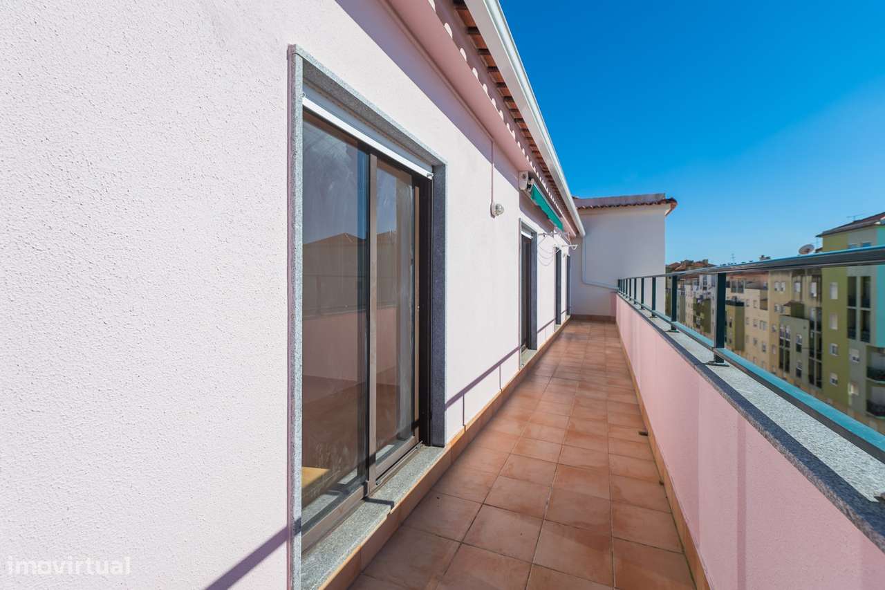 Apartamento T2 na Quinta do Conde com área de 136m2-27