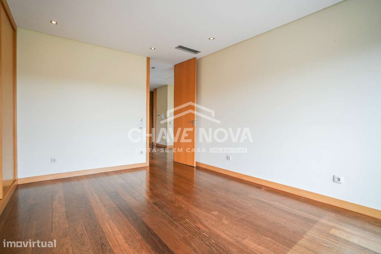 Moradia Geminada V4 c/ Piscina em Pedroso (Carvalhos) - Grande imagem: 5/32