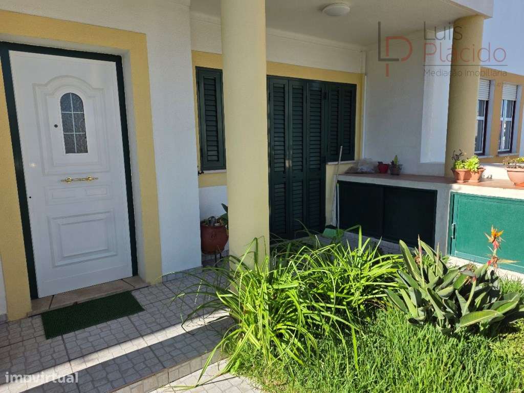 Moradia em Banda no Centro de Sines-33