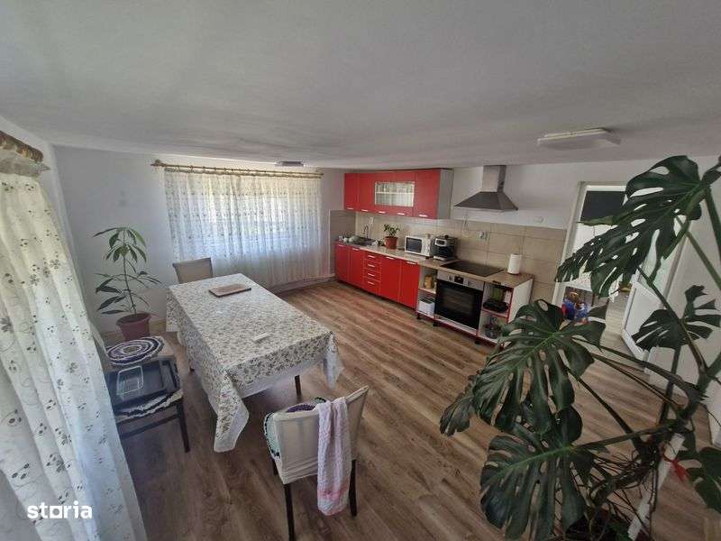 Casa de vanzare  la tara - Imagine principală: 4/8