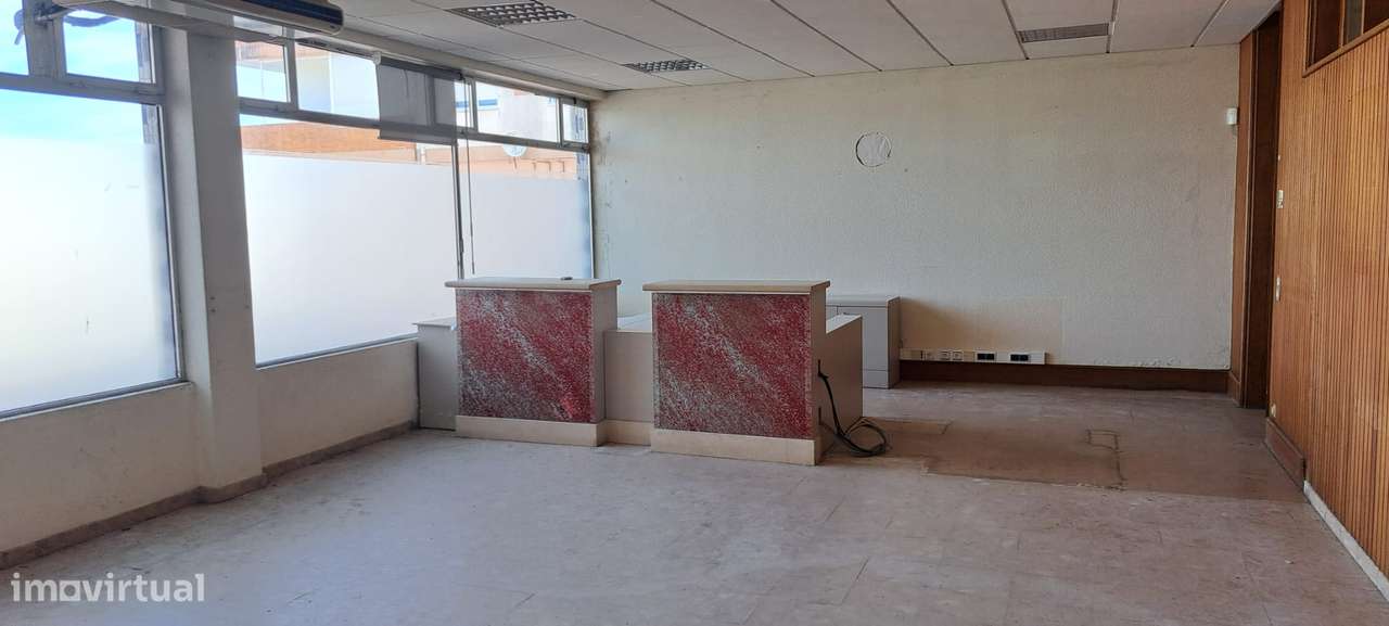 Loja comercial em Darque com estacionamento-12