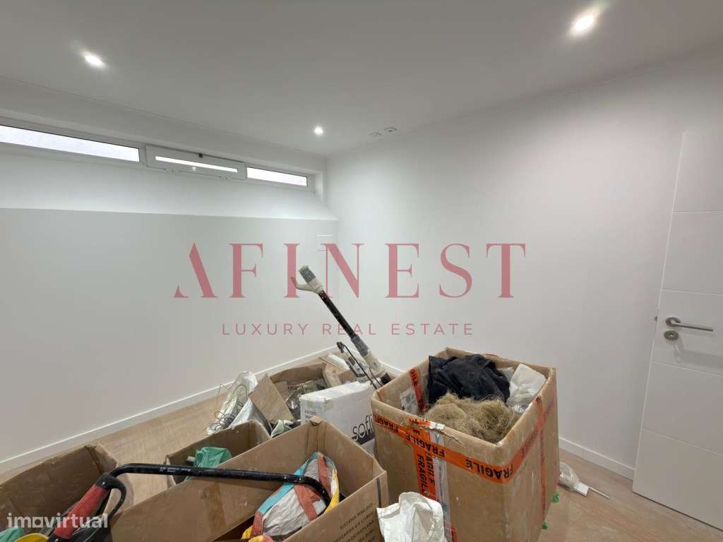 APARTAMENTO T2 RENOVADO COM AMPLO TERRAÇO NA PRAÇA DA IGREJA - AMADORA-11