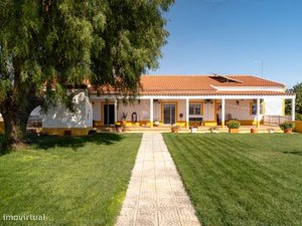 Descubra o privilégio de viver no coração do Alentejo!-55