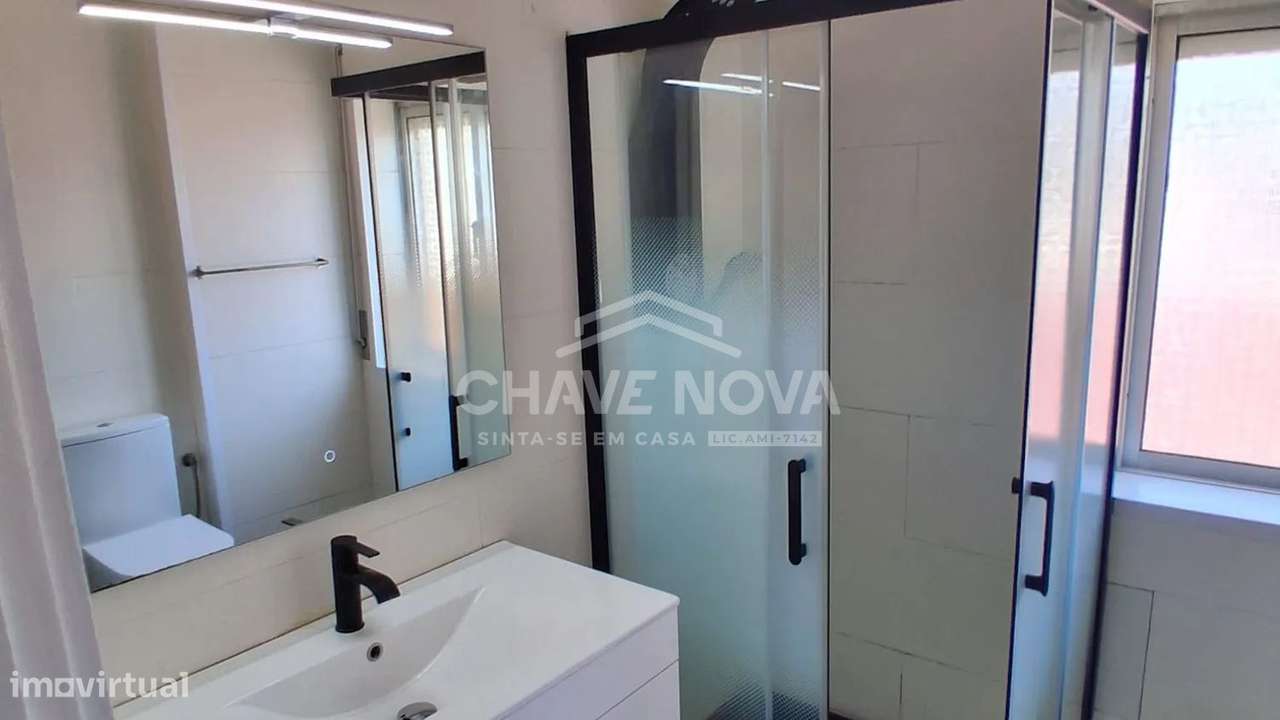 Apartamento T3 com 3 frentes, varandas, garagem e elevador - Fânzeres-14