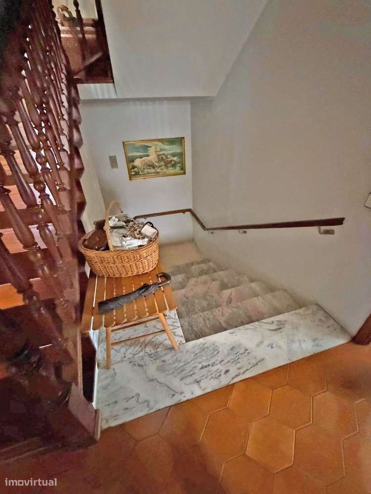 Moradia T4 de três frentes em Baguim do Monte - Exclusivo-12