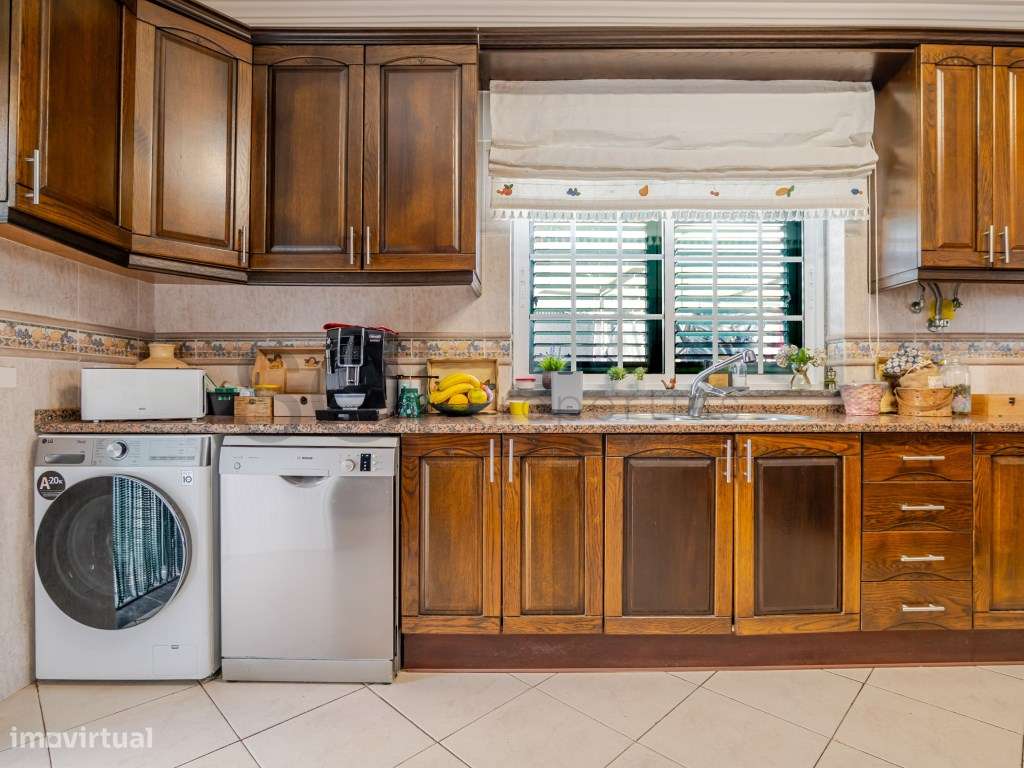 Moradia T5 Independente com Garagem em Fernão Ferro-13