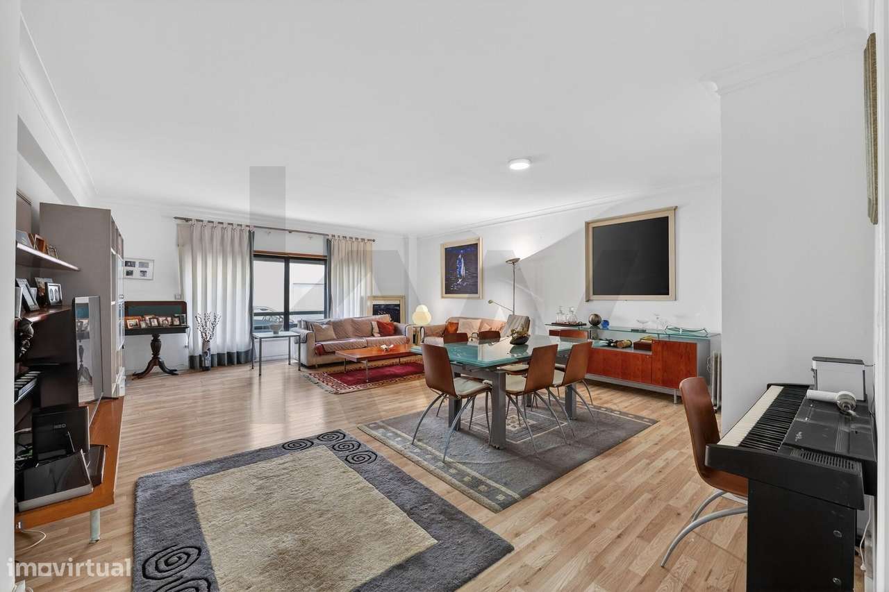 T3 em Caxias com Piscina, Jardim e 2 Lugares de Estacionamento - Grande imagem: 5/27