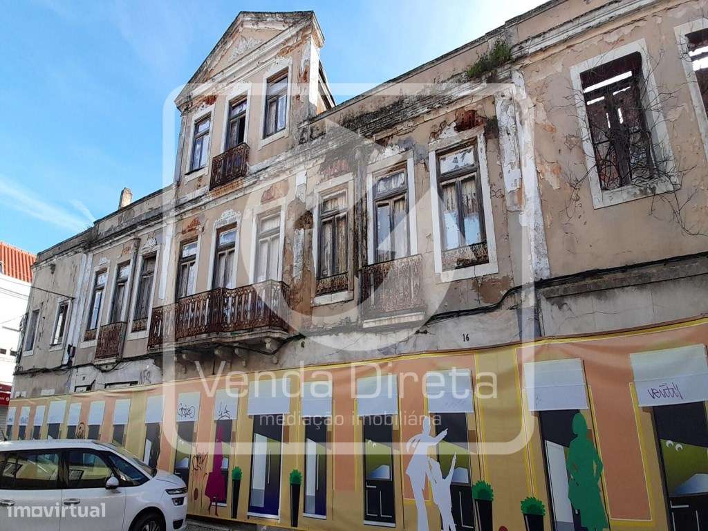Predio De Uso Misto Comercio E Habitacao No Centro Historico Do