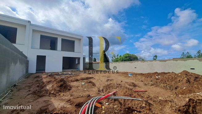 Moradia nova com piscina em Santa Maria de Lamas-19