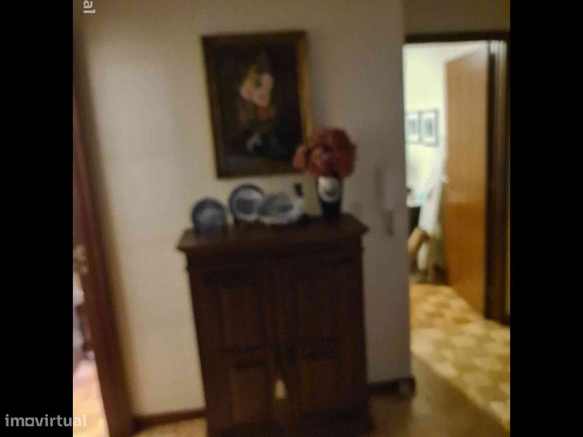 Vendo apartamento T2 próximo do cruzamento do Monte dos Burgos. - Grande imagem: 5/20