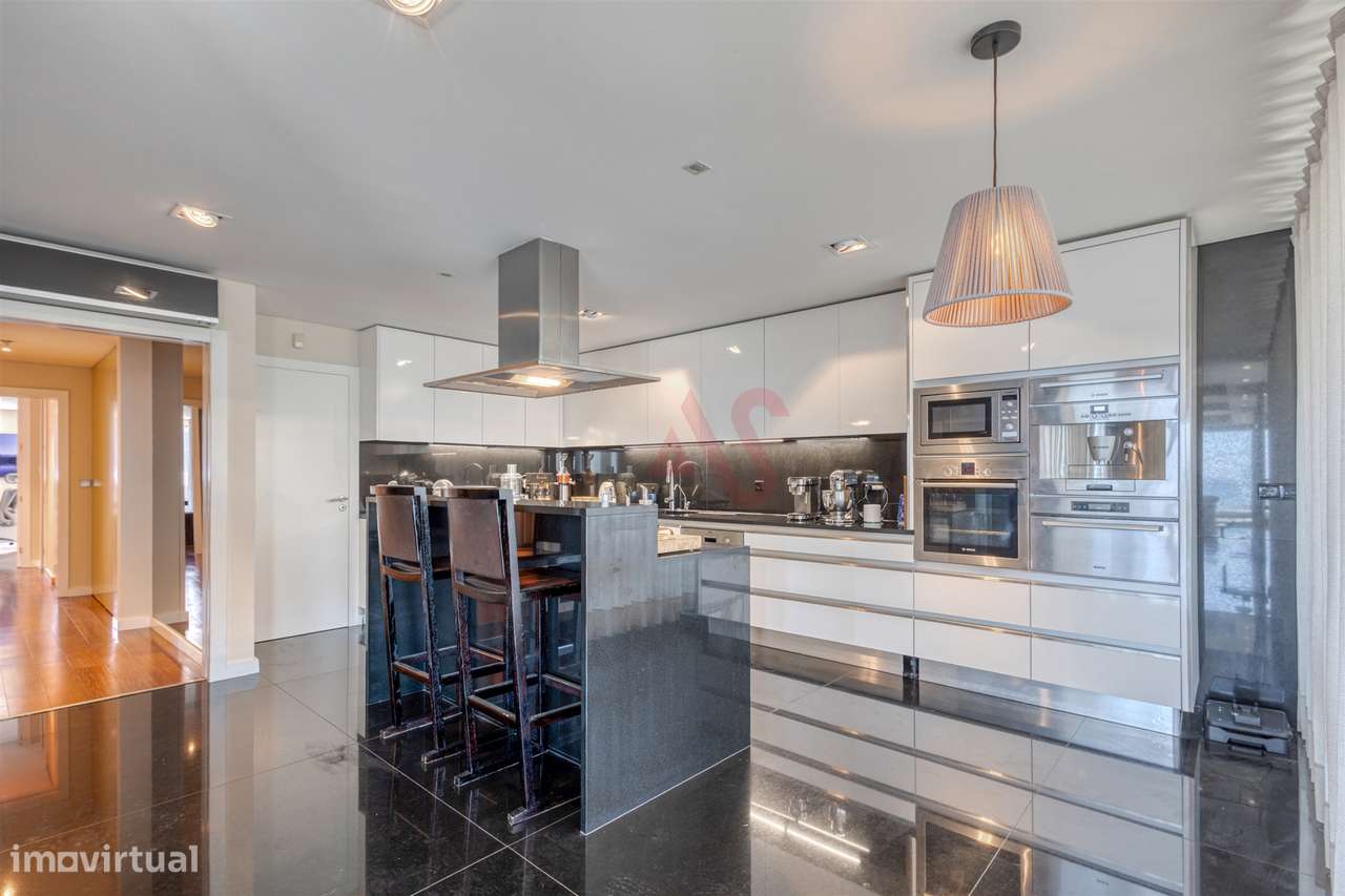 Penthouse Duplex Exclusiva em Frente à Praia de Salgueiros – na Primei-12