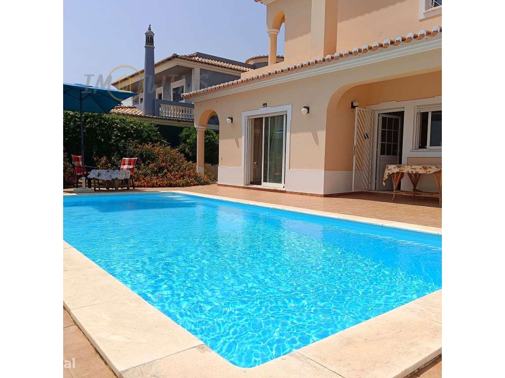 Moradia com piscina e jardim em Carvoeiro-5
