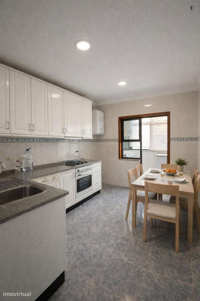 Quarto - localizado em Folgosa Porto - Grande imagem: 2/3