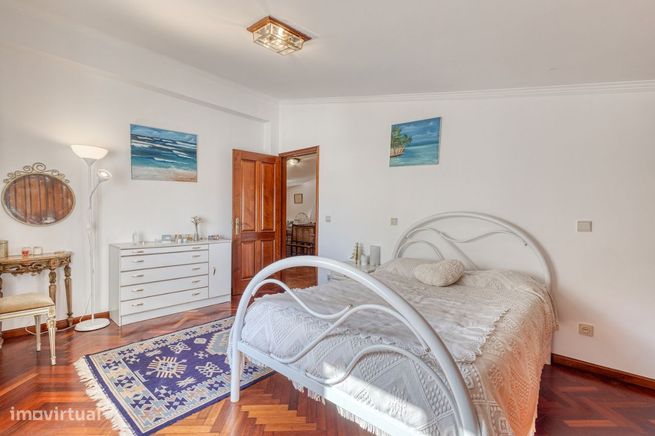 Moradia T5 em S. Félix da Marinha com garagem próximo da praia-20