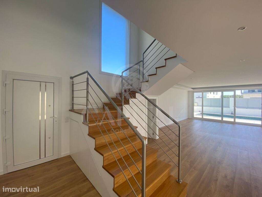 MORADIA T4 CONTEMPORÂNEA NO ZAMBUJAL, ALCABIDECHE-8