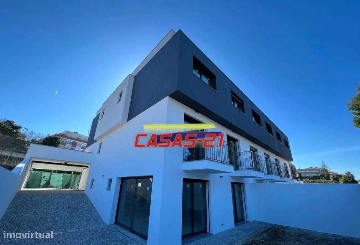 Moradias Novas 2 frentes com Jardim - Águas Santas - Exc. localização-16