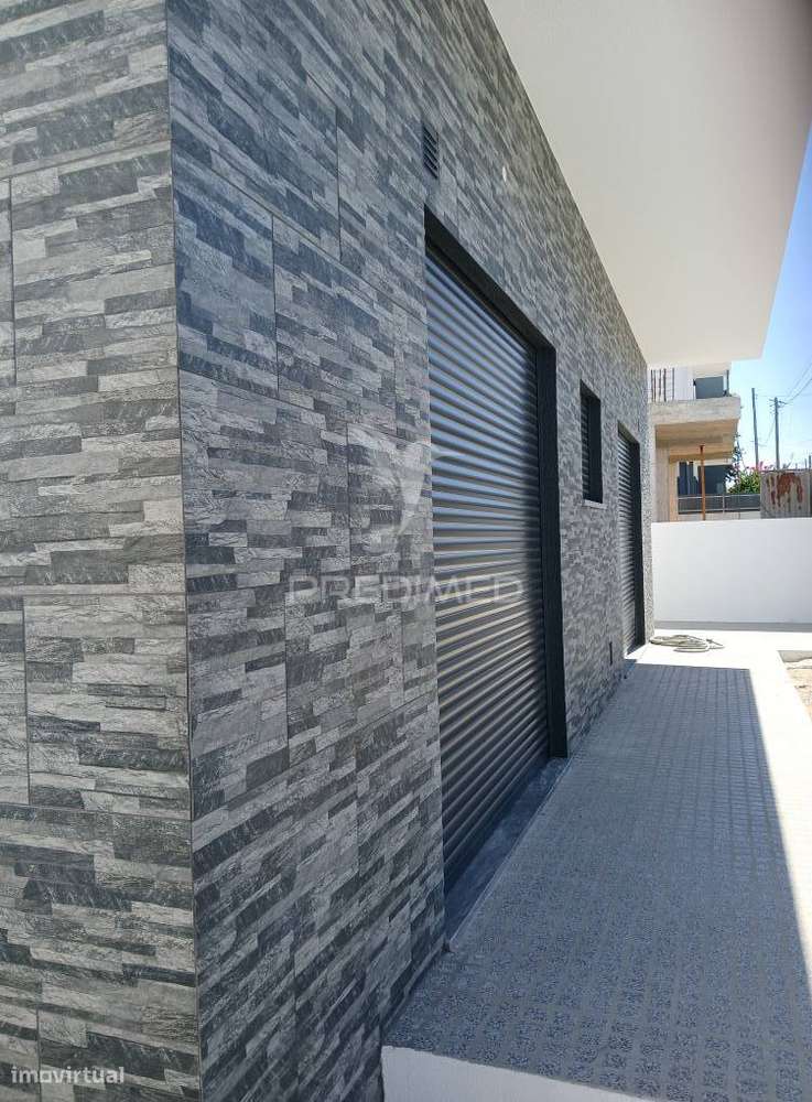 Vende se  Moradia Térrea T3+1 Nova  – Fernão Ferro, Seixal 620.000€ - Grande imagem: 3/29