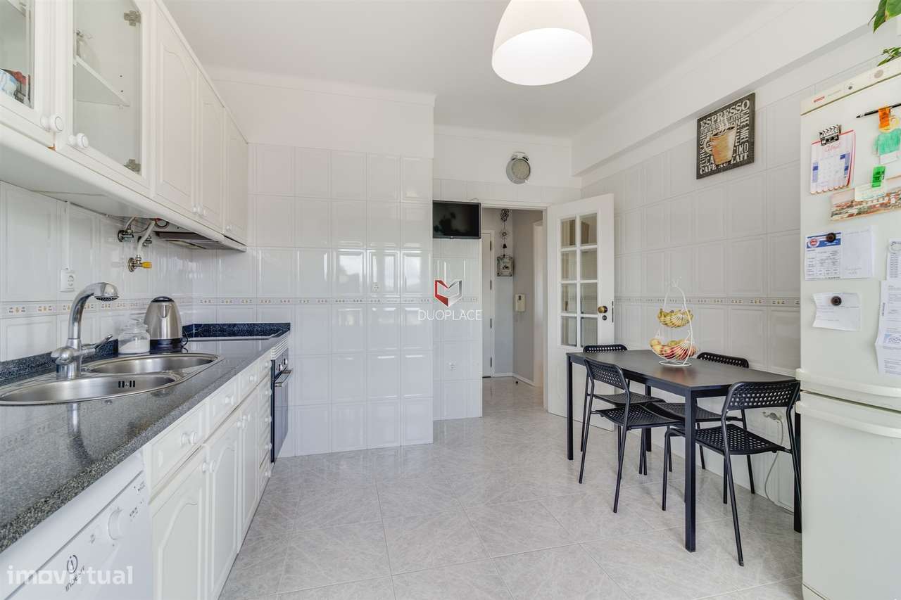 T2 com Vista Deslumbrante no Coração de Setúbal – 7º Andar com Elevado-2