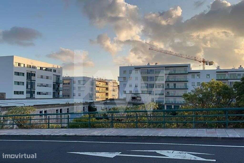 Terreno para Construção, em Zona Residencial de Ponta Delgada Açores - Grande imagem: 2/3