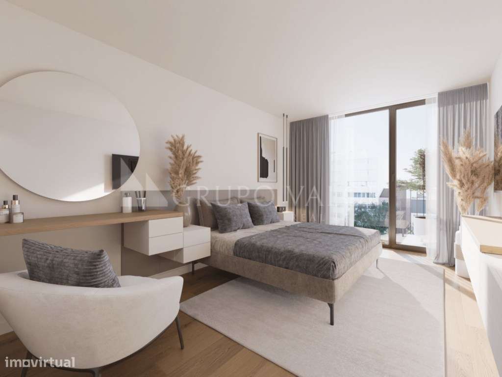 Apartamento T2 com Garagem e Arrecadação | Campo Pequeno-9