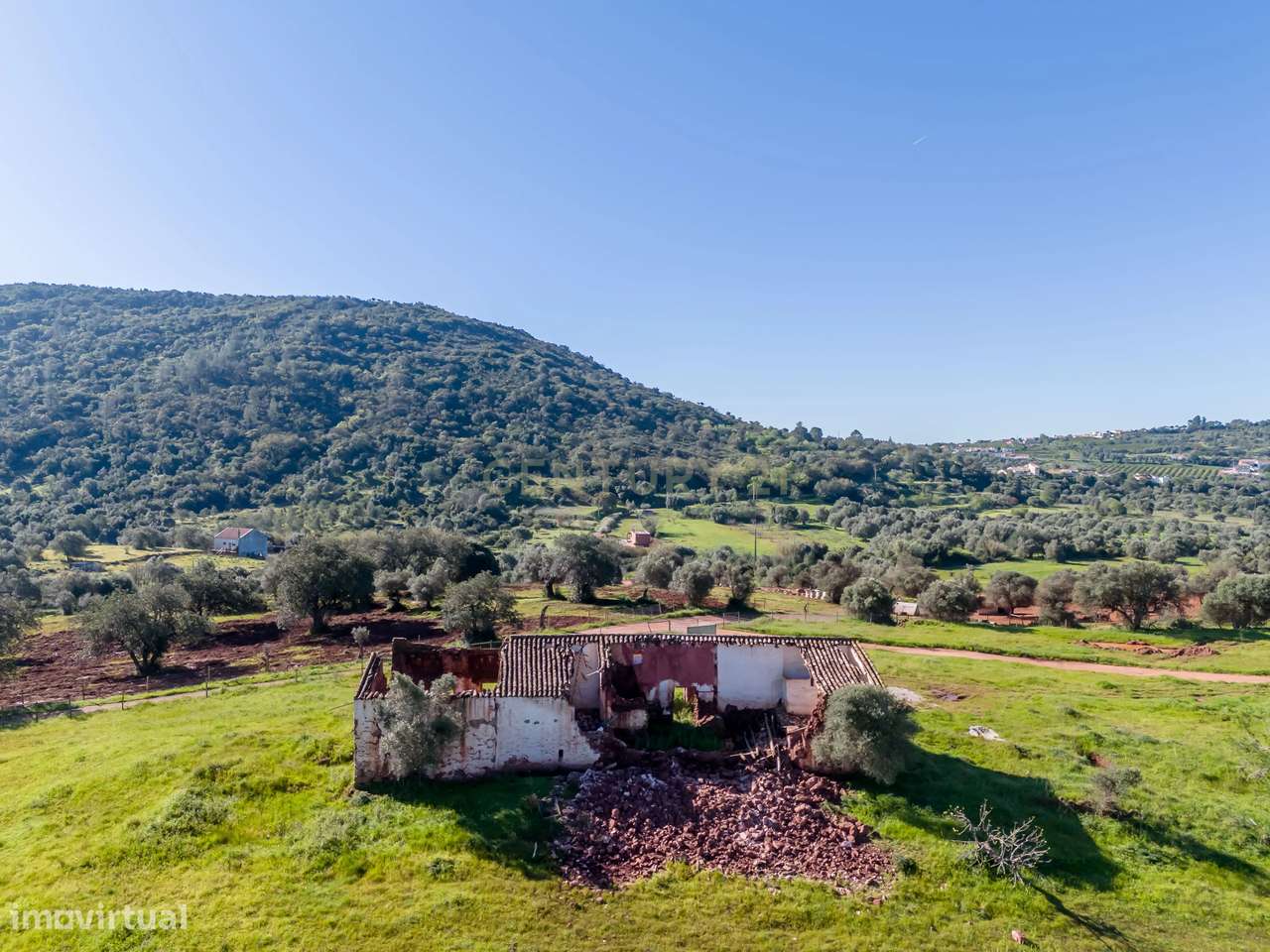 Terreno de 17,4 hectares com ruina no coração do Algarve ( S-B de Mess - Grande imagem: 5/18