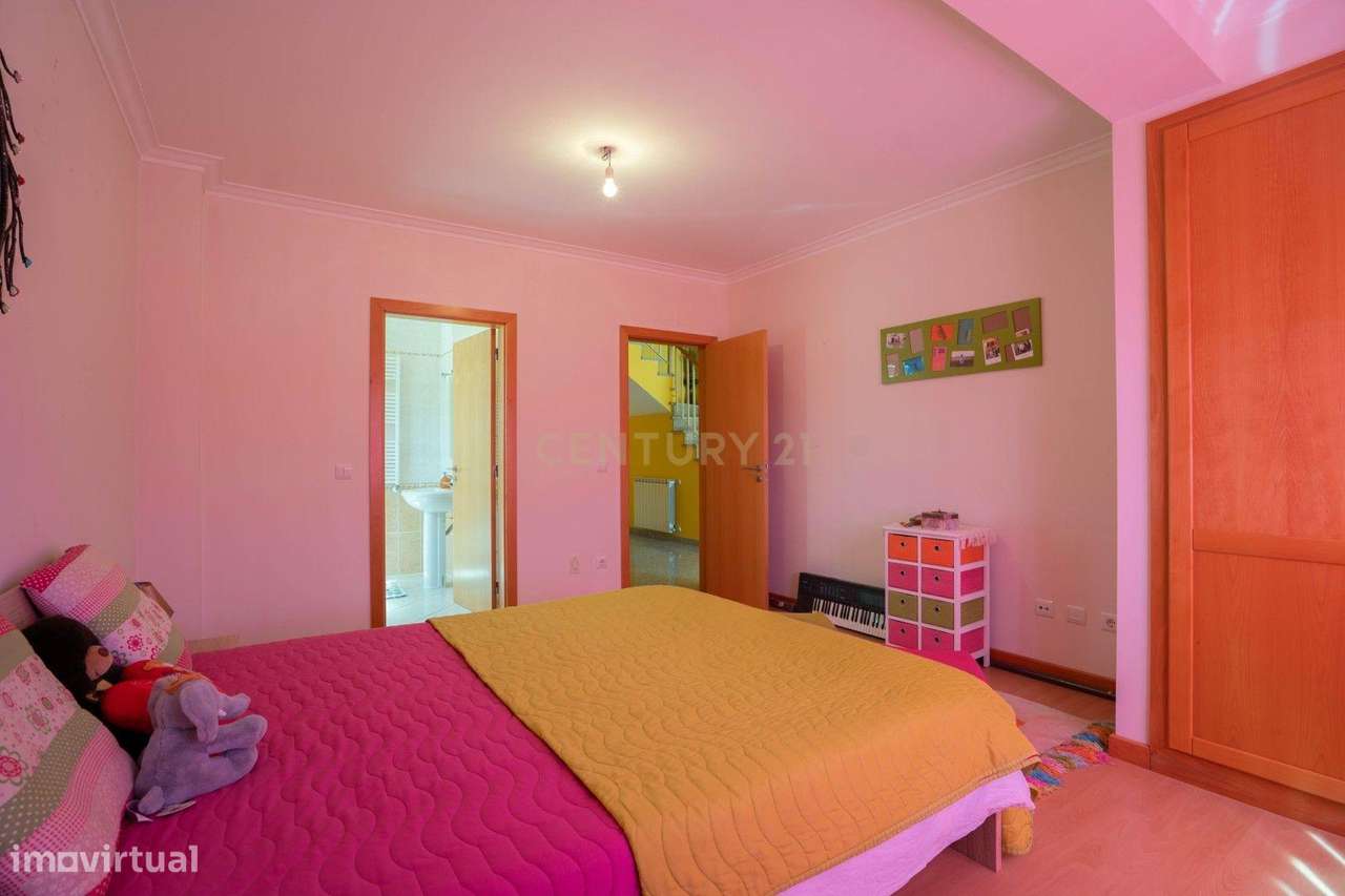 Moradia T3 - C/ espaço exterior e piscina-22