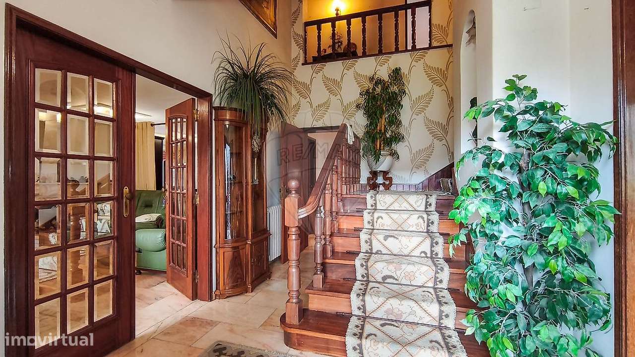 Moradia T6 para venda-8