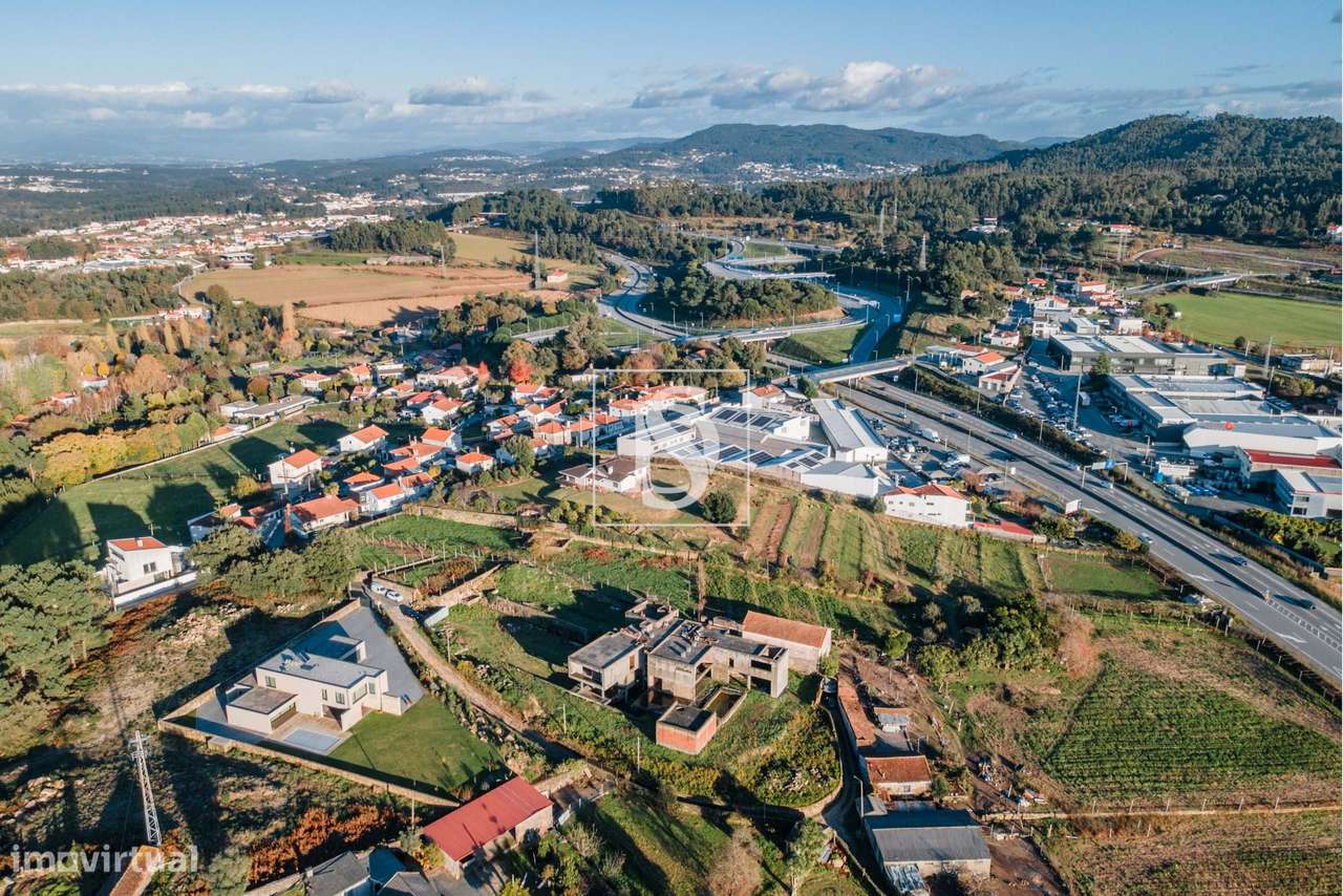 Projeto de Luxo para Concluir – Terreno + Estrutura em Alvelos-19