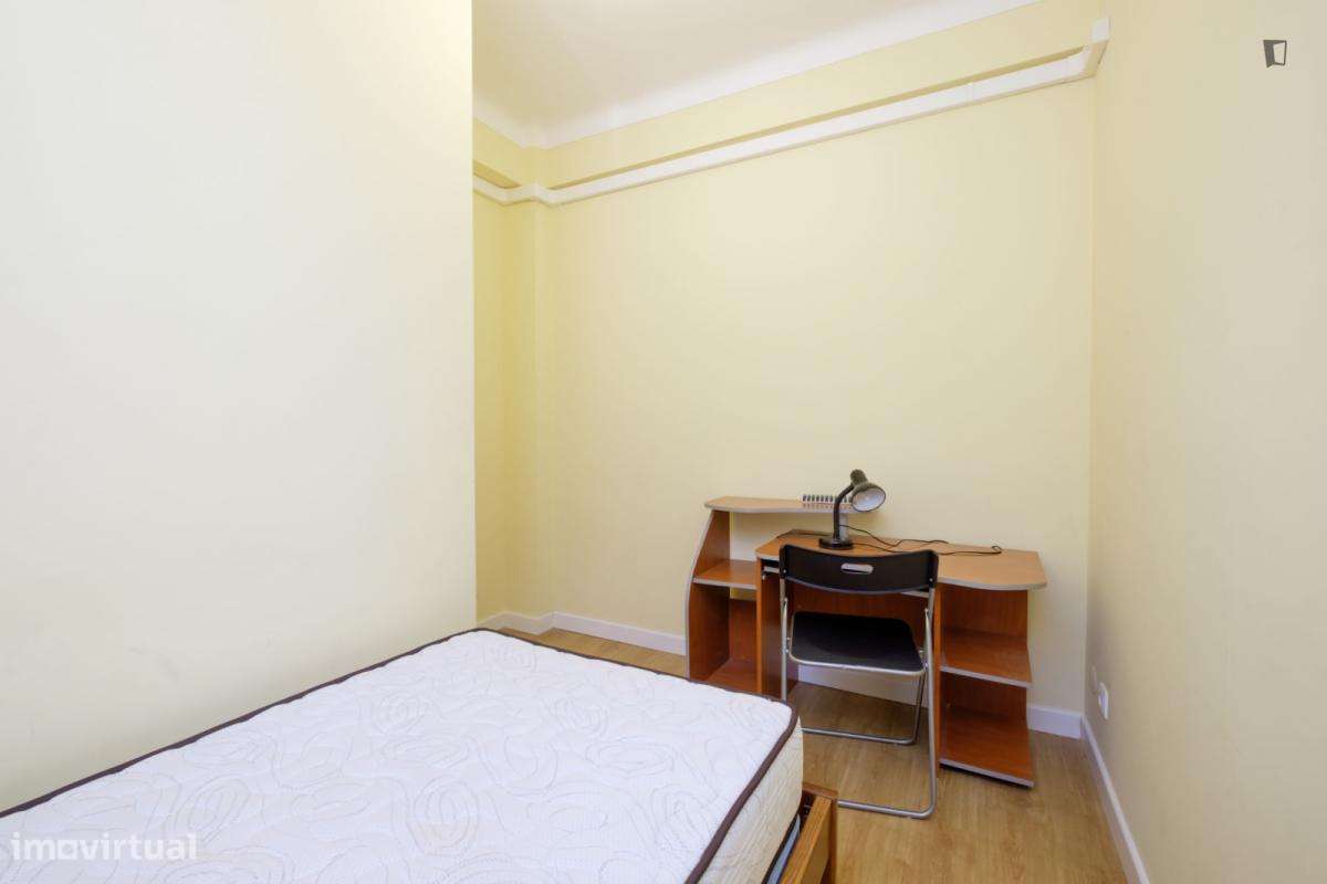 Quarto - localizado em Baixa Coimbra - Grande imagem: 5/10