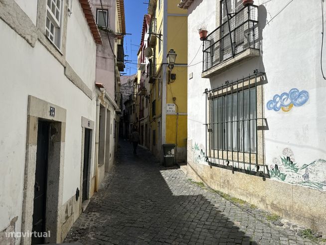 Prédio Típico para Reabilitar em Alfama com Vista Rio e Potencial d...-22