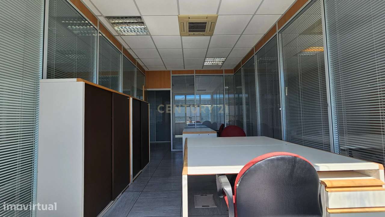 Escritório amplo e totalmente equipado no ElosPark II, em S. Marcos-40