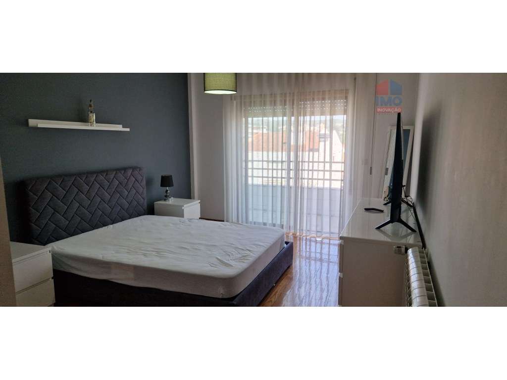 APARTAMENTO T2 COM DUAS FRENTES, SOTÃO E GARAGEM | VILA REAL-6