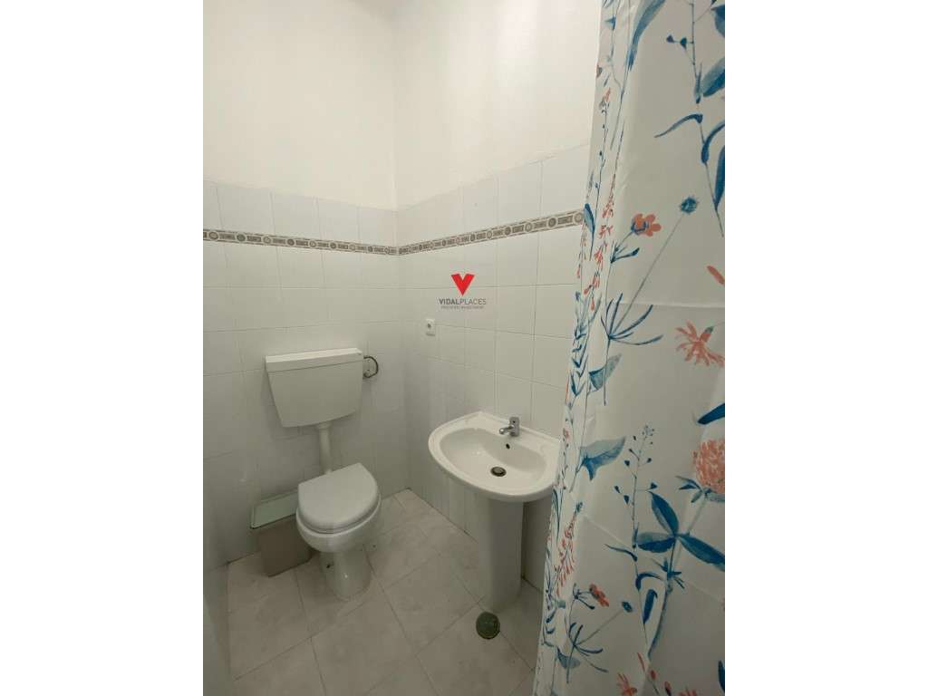 Prédio para recuperar em Campo Ourique-13