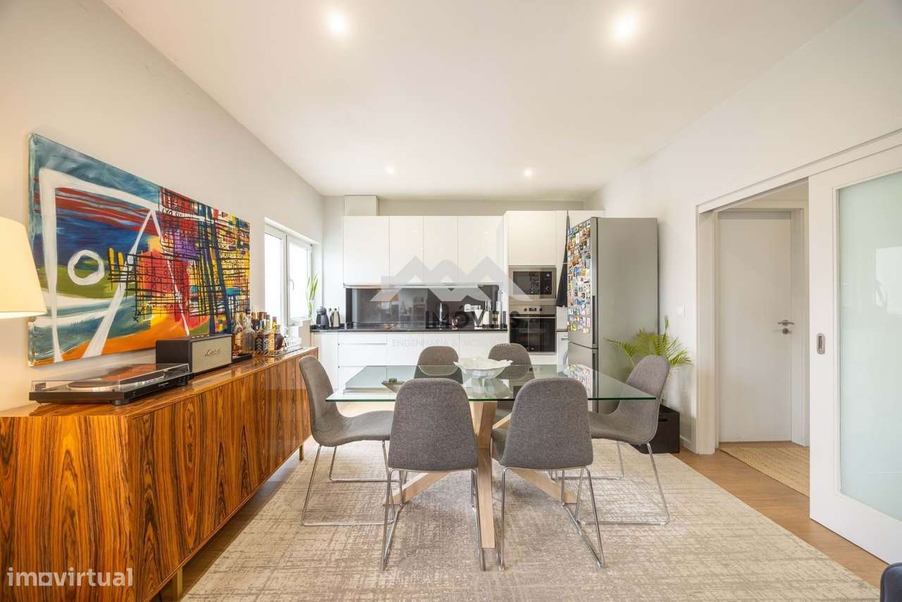 Andar Moradia T2 | Renovado | Varandas | 3 Frentes | Garagem 65m²-0