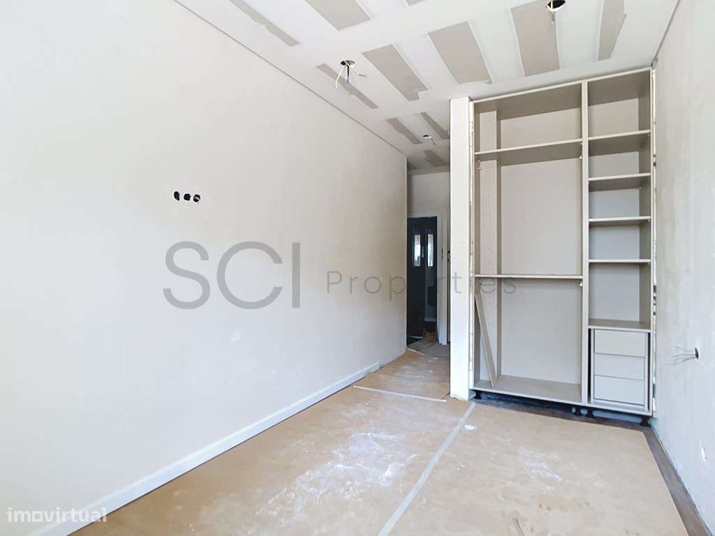 Extraordinário Apartamento T3+1 com amplas áreas em Coina-21