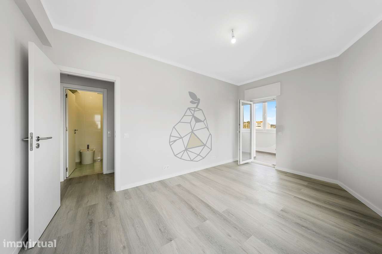 T3 central totalmente remodelado, com 2 casas de banho em Portimão-25