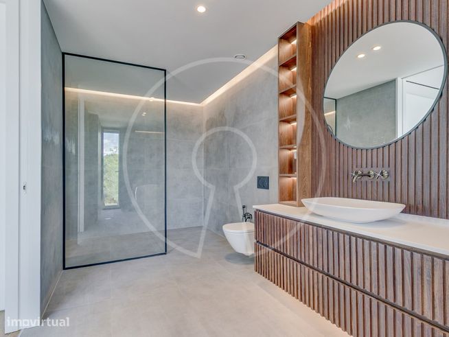 Luxuosa moradia T6 contemporânea em Birre-24