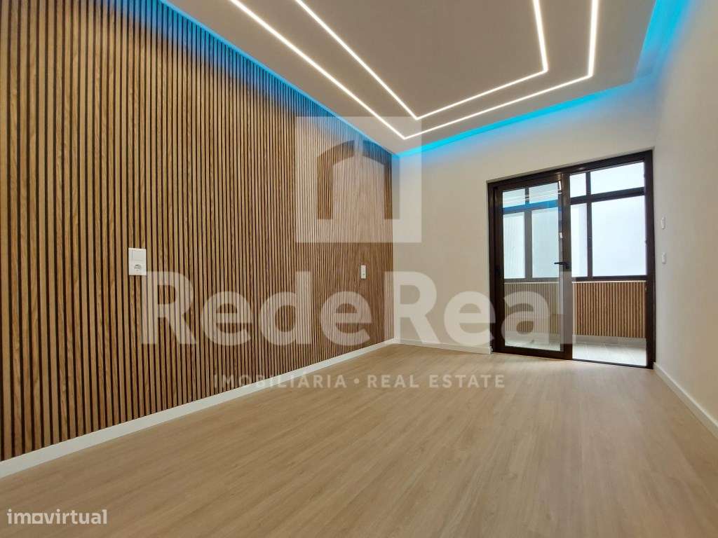 Apartamento T2 +1 em frente ao mar com estacionamento - Grande imagem: 3/24