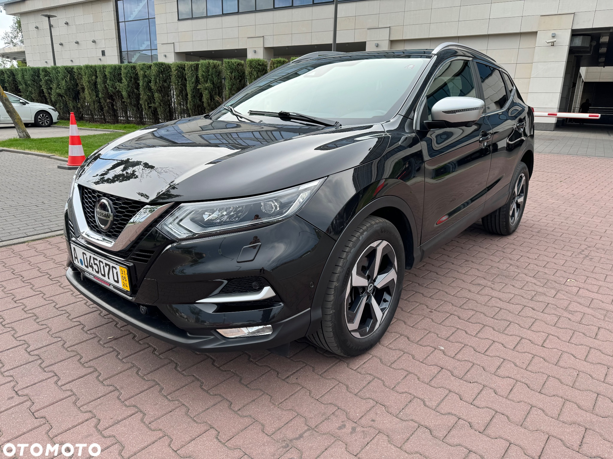 Nissan Qashqai 1.7 dCi 4x4 Tekna+ Xtronic - 4