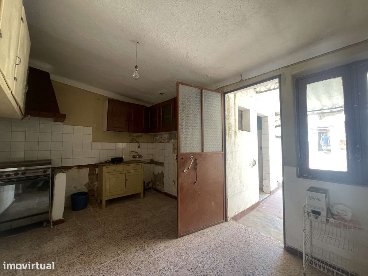 Moradia T2 na Vila com quintal-6