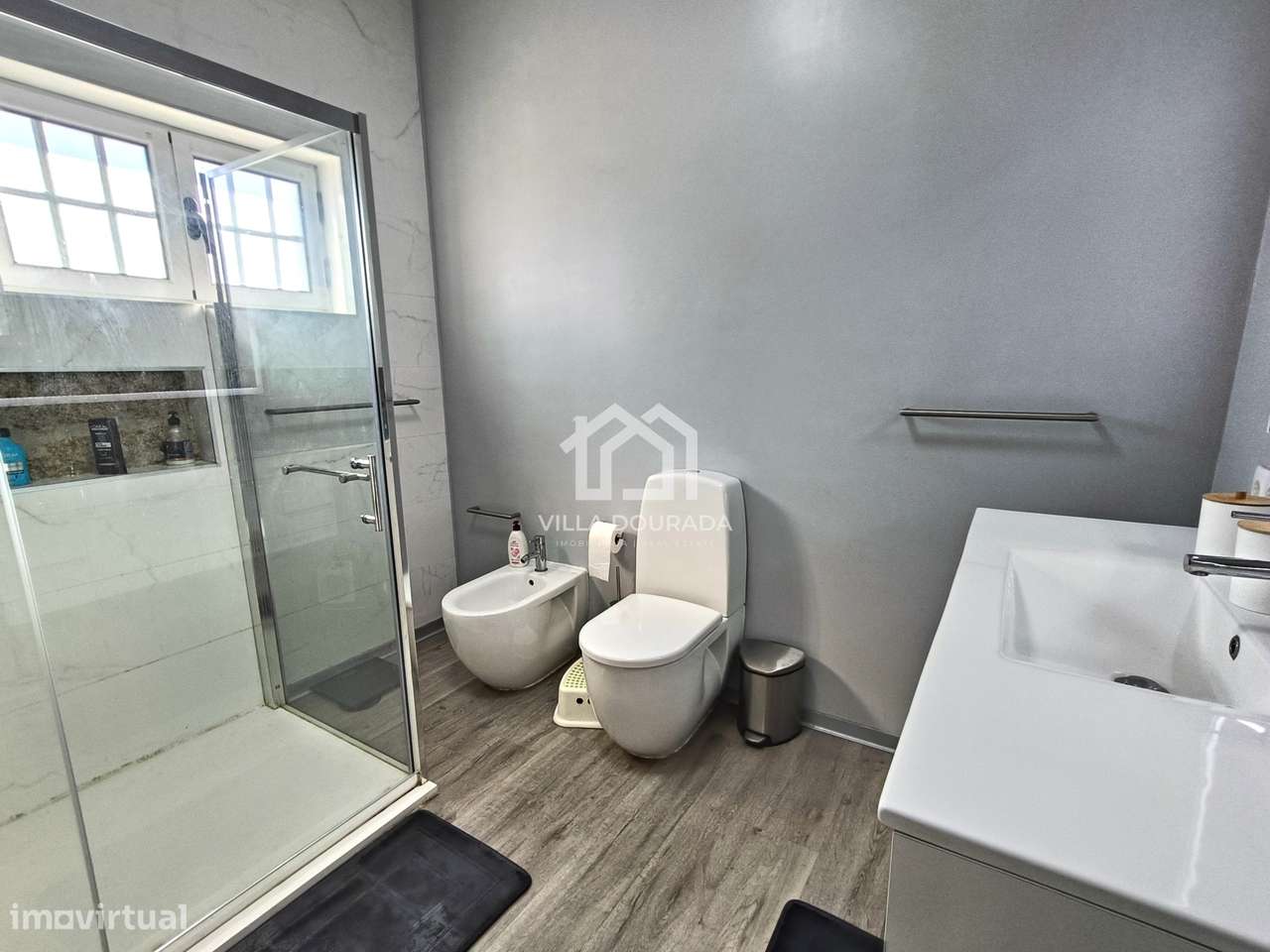 Moradia T3 ao centro de Pereiró com piscina. Aproveite!-18