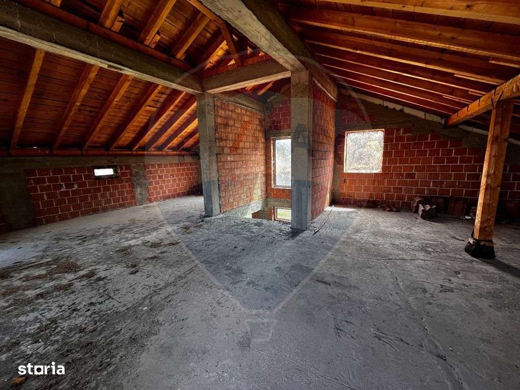 Oportunitate rară pentru dezvoltare turistică la poalele Făgărașului - Imagine principală: 5/19