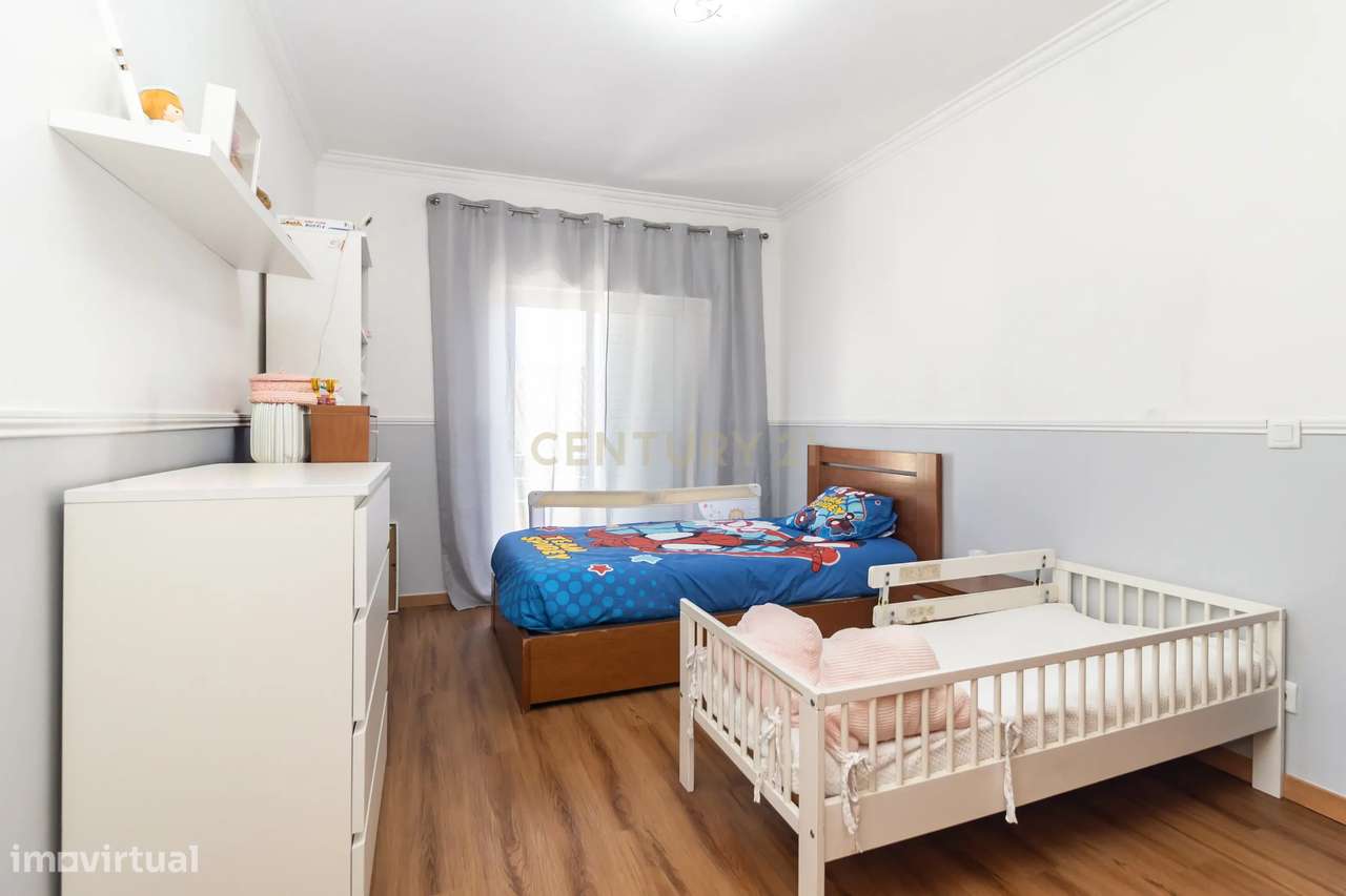 Moradia T3 com Piscina e Excelentes Áreas nos Foros de Amora-24