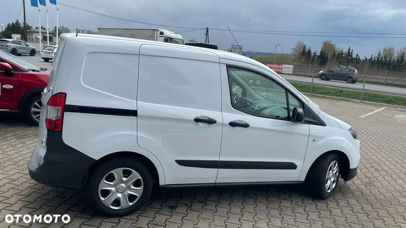 Ford Transit Courier - 4