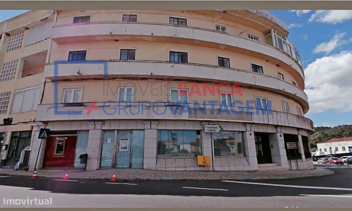 Loja em Abrantes de 280m2 e cave - Grande imagem: 2/7