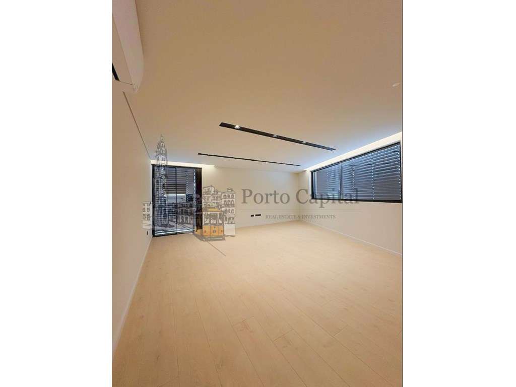 EXCELENTE APARTAMENTO T1, COM COZINHA EQUIPADA, VARANDA (28,77 M2),...-18