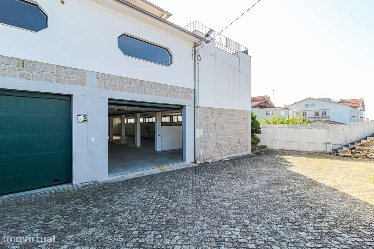 Garagem Complementar a com Potencial Único de Expansão Empresarial - Grande imagem: 4/6