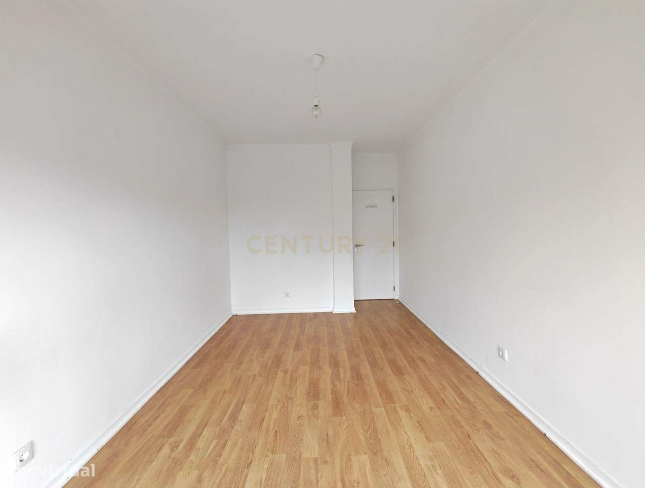 Apartamento T2 renovado recentemente na Parede, com varanda na sala, s - Grande imagem: 3/17