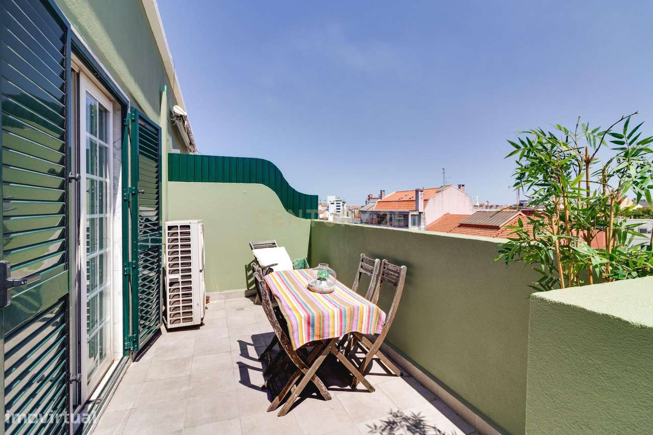 Penthouse com terraço de 28m2 junto ao metro no Rato-34