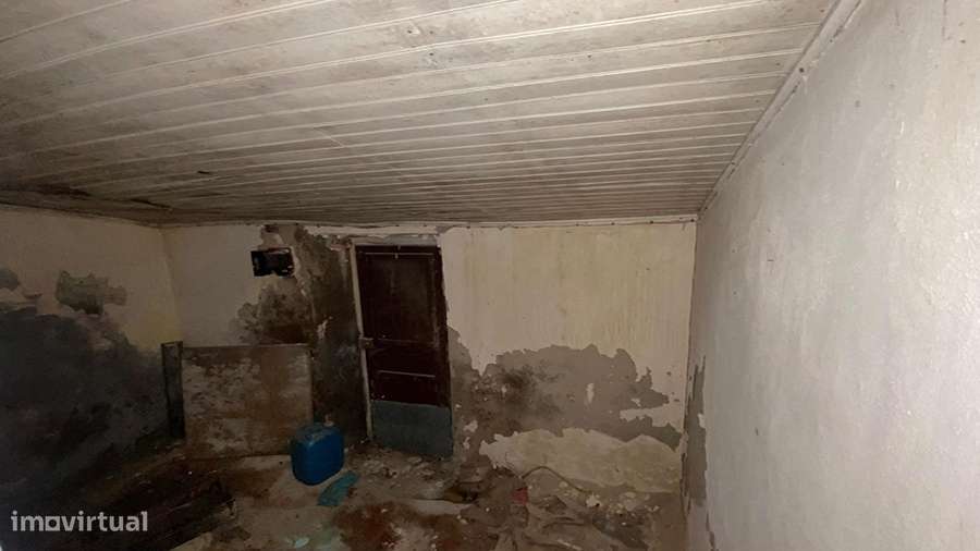 Moradia, logradouro, anexo, para recuperar, aldeia Famões, Bombarral-13